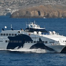 Φορτηγό πήρε φωτιά στο γκαράζ ταχύπλοου με 370 επιβάτες - Εκτελούσε δρομολόγιο Μύκονος-Σύρος