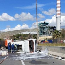 Βυτιοφόρο ανετράπη στην Περιφερειακή Δραπετσώνας