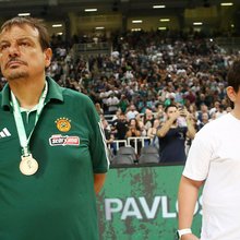 Ο Εργκίν Αταμάν με τον γιο του Τσενκ 