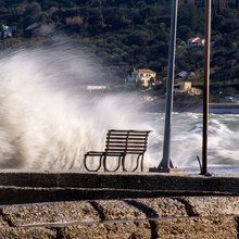 Δυνατός αέρας σηκώνει κύμα