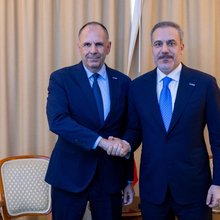 Χειραψία Γεραπετρίτη - Φιντάν