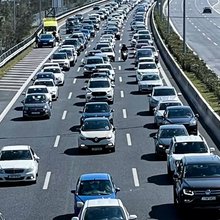 Κίνηση αυτοκινήτων στην εθνική οδό