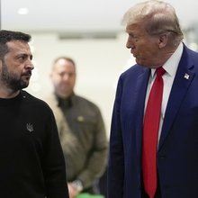 Ο εκλεγμένος πρόεδρος των ΗΠΑ Ντόναλντ Τραμπ και ο Ουκρανός πρόεδρος Βολόντιμιρ Ζελένσκι