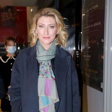 Η Σία Κοσιώνη αυτοτρολάρεται για το ντύσιμό στο δελτίο ειδήσεων του ΣΚΑΙ