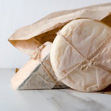 Τυριά τυλιγμένα σε χαρτί