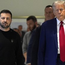 Από αριστερά ο Βολοντίμιρ Ζελένσκι με τον Ντόναλντ Τραμπ