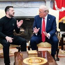 Oι πρόεδροι ΗΠΑ και Ουκρανίας, Τραμπ και Ζελένσκι στην επεισοδιακή τους συνάντηση τον Φεβρουάριο στον Λευκό Οίκο