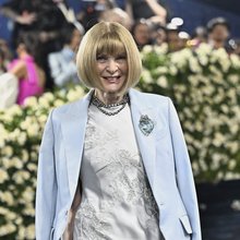 Η Άννα Γουίντουρ στο Met Gala 2025
