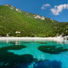 Παραλία στο νησί Άτοκος στην Ελλάδα