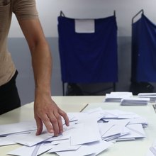 Polls Greece