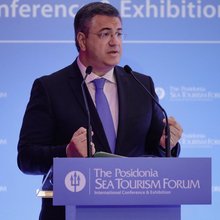 Ο Επίτροπος Μεταφορών και Τουρισμού Απόστολος Τζιτζικώστας