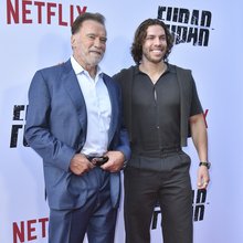 Ο Arnold Schwarzenegger και ο γιος του, Joseph Baena, στην πρεμιέρα της δεύτερης σεζόν του «Fubar» την Τετάρτη 11 Ιουνίου 2025, στο Λος Άντζελες 