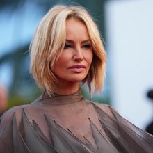 Αυτό είναι το μόνο άρωμα που φορά η Αντριάνα Σκλεναρίκοβα από τότε που έγινε μητέρα