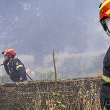 Πυροσβέστες σε επιχείρηση κατάσβεσης