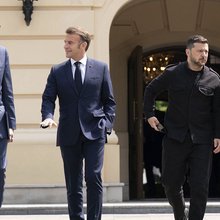 Ο Ζελένσκι με τους Μέρτς, Μακρόν και Στάρμερ