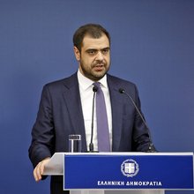 Ο Παύλος Μαρινάκης στην ενημέρωση των ΜΜΕ