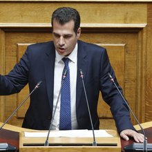 Ο Θάνος Πλεύρης στη Βουλή 
