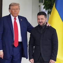 Ο εναγκαλισμός του Τραμπ στον Ζελένσκι