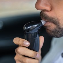 Αλκοτέστ σε οδηγό αυτοκινήτου