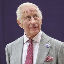 Ο βασιλιάς Κάρολος με ελληνική γραβάτα