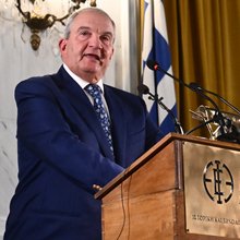 Ο Κώστας Καραμανλής στην ομιλία του στην Παλαιά Βουλή