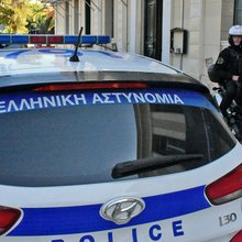 Αστυνομικοί με περιπολικό και μηχανή