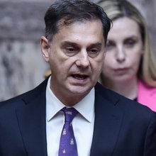 Ο Χάρης Θεοχάρης στη Βουλή