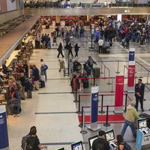 Μεγάλη κίνηση στο αεροδρόμιο του Λος Άντζελες των ΗΠΑ, για την ημέρα των Ευχαριστιών το 2024 