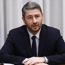 Ο Νίκος Ανδρουλάκης με το προεδρείο της ΚΕΔΕ