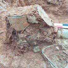 ταφή αρχόντισσας με το ανεστραμμένο διάδημα