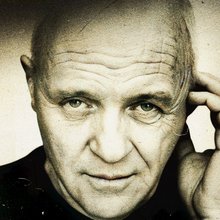 Στην αυτοβιογραφία του «We Did OK, Kid», ο Ουαλός ηθοποιός κοιτά πίσω του χωρίς νοσταλγία, σχεδόν με επιστημονική περιέργεια / FACEBOOK