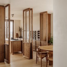 Ξύλινες πόρτες κουζινα τραπέζι διαμέρισμα Παπάγου