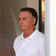 Ο Μπολσονάρου είπε ότι προσπάθησε να ανοίξει το ηλεκτρονικό βραχιολάκι από... «περιέργεια»	