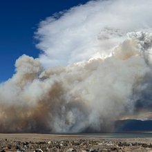 ΗΠΑ: Πυρκαγιά που καταπίνει χιλιάδες στρέμματα και σφοδρές καταιγίδες σφυροκοπούν την Καλιφόρνια