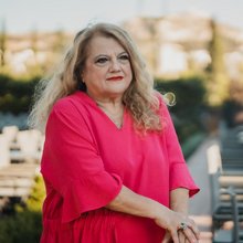 Η Ελένη Καστάνη έχασε 30 κιλά και αποκαλύπτει το μοναδικό πράγμα για το οποίο τη μαλώνει ο γιατρός της