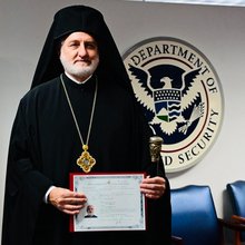 Ο Αρχιεπίσκοπος Αμερικής Ελπιδοφόρος έγινε Αμερικανός πολίτης
