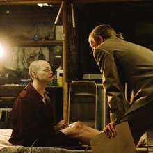 Η Έμμα Στόουν στην ταινία Bugonia