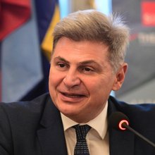 Νικόλας Φαραντούρης