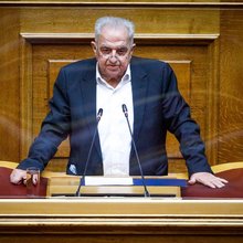 Ο Αλέκος Φλαμπουράρης στη Βουλή