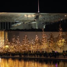 Φωταγωγήθηκε για τις γιορτές το Ίδρυμα Σταύρος Νιάρχος