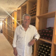 Ο Ιωσήφ Ζησιάδης, από τα υπουργικά έδρανα της Ελβετίας, στα αμπέλια της Πάτμου