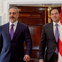 Οι υπουργοί Εξωτερικών ΗΠΑ (δεξιά) και Τουρκίας, Μάρκο Ρούμπιο και Χακάν Φιντάν