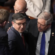 Ο πρόεδρος της Βουλής των Αντιπροσώπων στις ΗΠΑ, Μάικ Τζόνσον βρίσκεται υπό πίεση