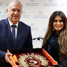 Τάκης Θεοδωρικάκος, Κίμπερλι Γκίλφοϊλ