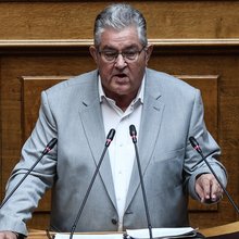 Ο γ.γ. του ΚΚΕ Δημήτρης Κουτσούμπας στη Βουλή
