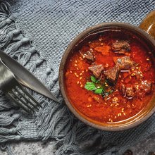 Κόκκινη μοσχαρόσουπα / Φωτογραφία: Unsplash