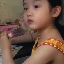 Η μικρή πρωταγωνίστρια της ταινίας «Left-Handed Girl»