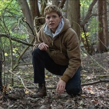 Η Μέι Μάρτιν ως Άλεξ Ντέμπσεϊ στη σειρά «Wayward» του Netflix