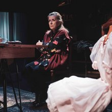 Η πόλη μιλά μόνο γι’ αυτές: Οι 8 sold out θεατρικές παραστάσεις της χρονιάς