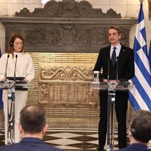 Ρομπέρτα Μέτσολα και Κυριάκος Μητσοτάκης στο Μέγαρο Μαξίμου